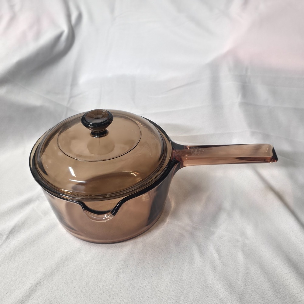 Corning Vision Ware 1 Liter Amber Sauce Pan With Lid Pouring Spout Made in USA